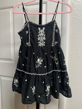 Urban outfitters hanna embroidered floral boho tiered spring whimsical top xs